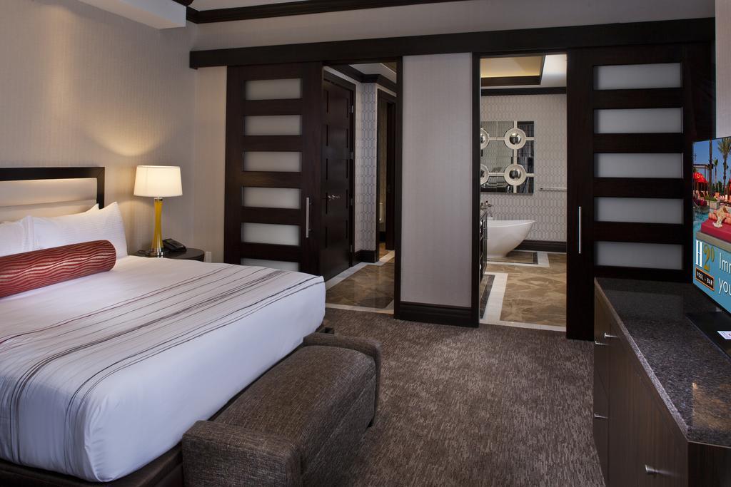 Golden Nugget Charles Resort