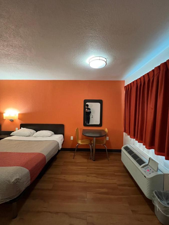 Hotel 6 Charles, La Lake Charles