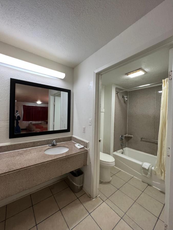 Hotel 6 Charles, La 2*