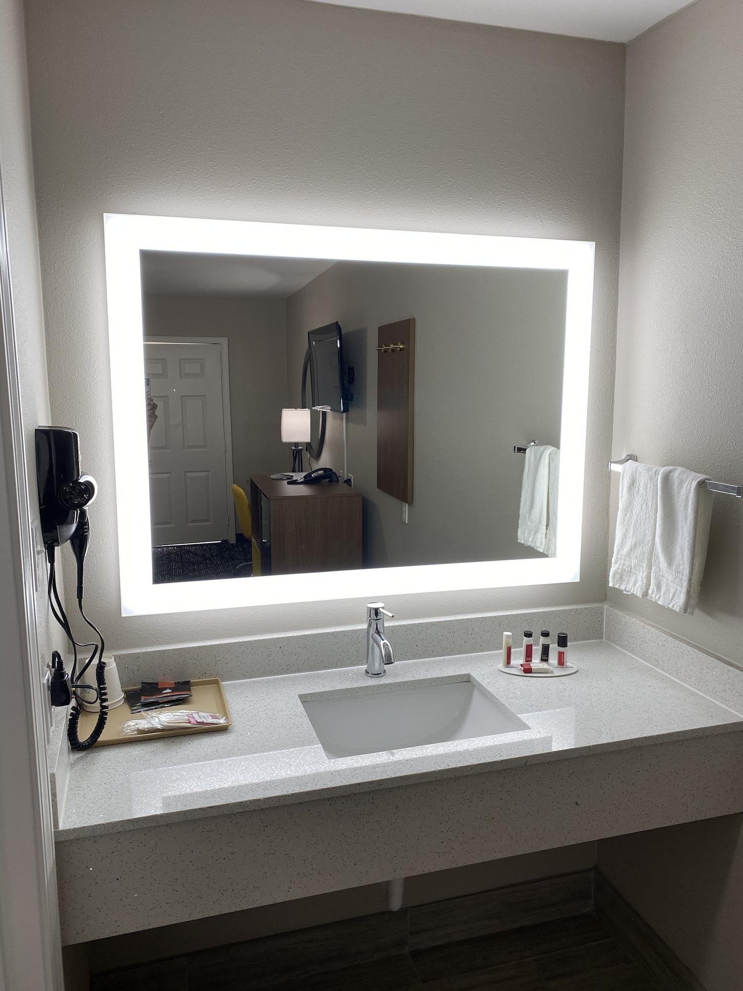 Hotel Days By Wyndham Lake Charles