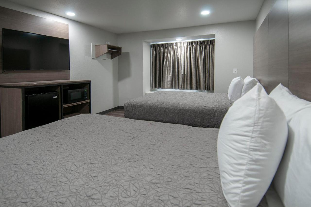 Hotel Americas Value And Charles 2*