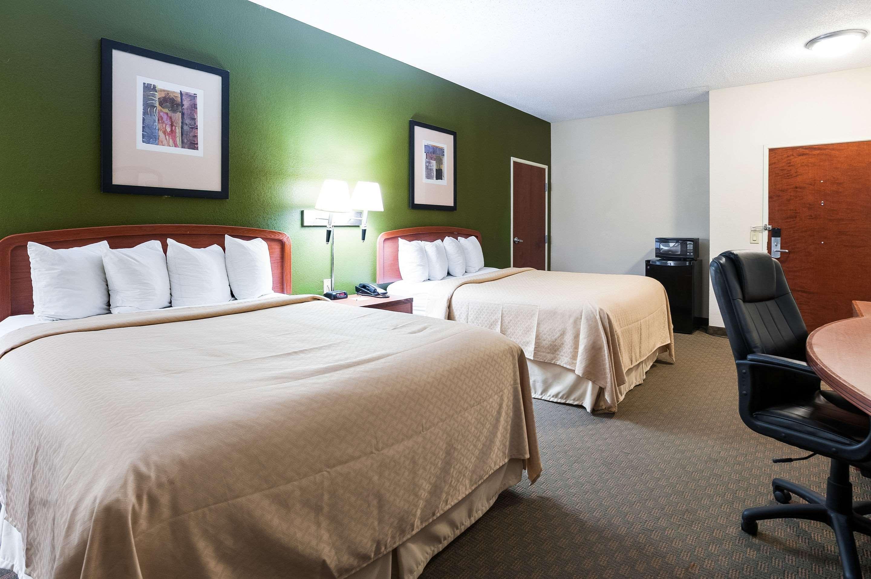 Quality & Charles South Hotel