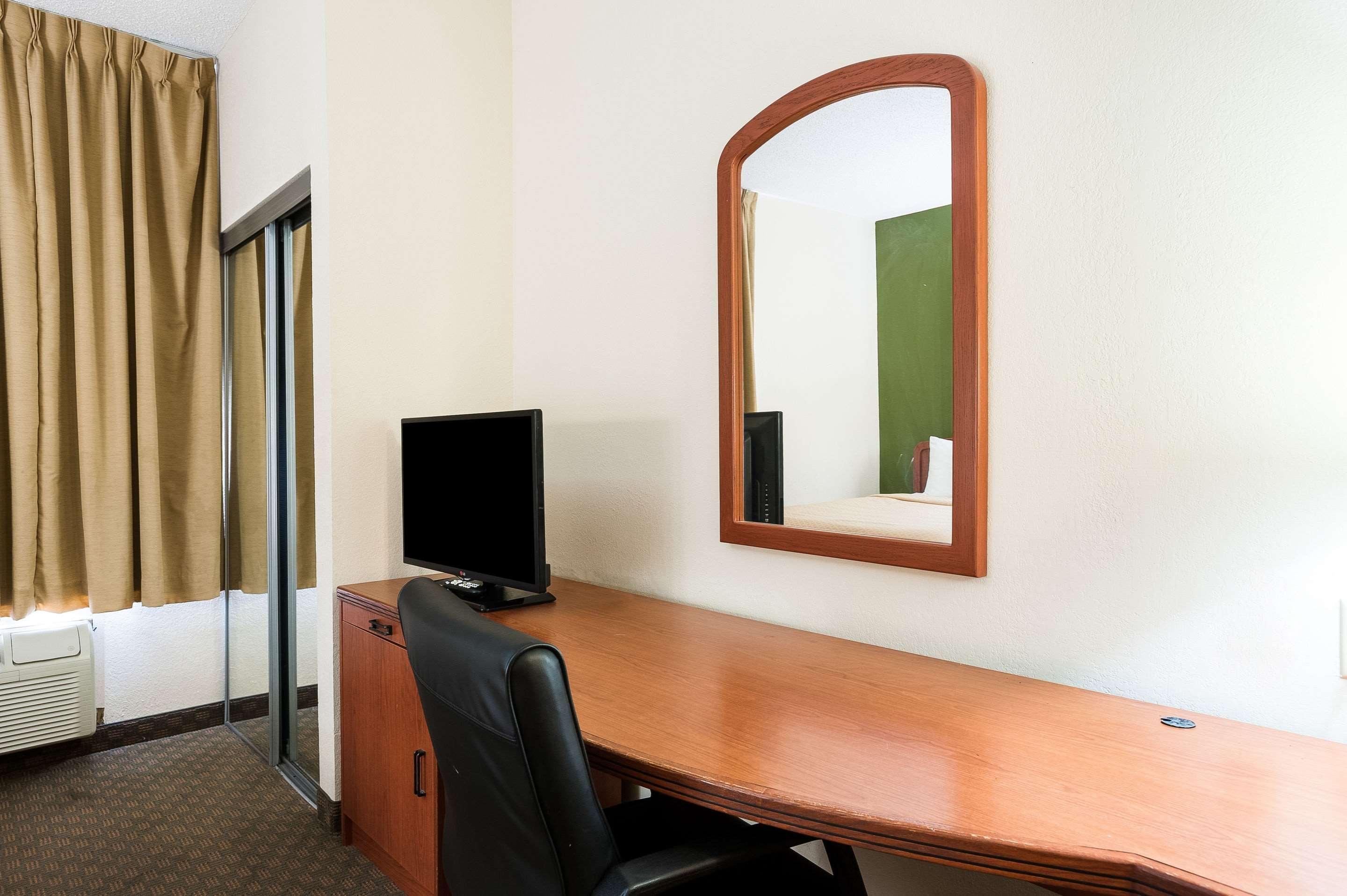 Quality & Charles South Hotel