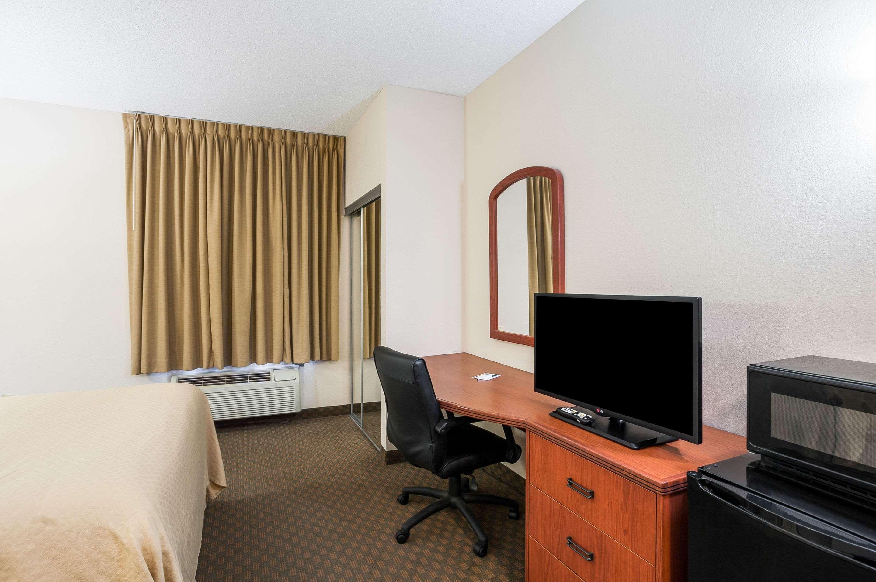Hotel Quality & Charles South Lake Charles