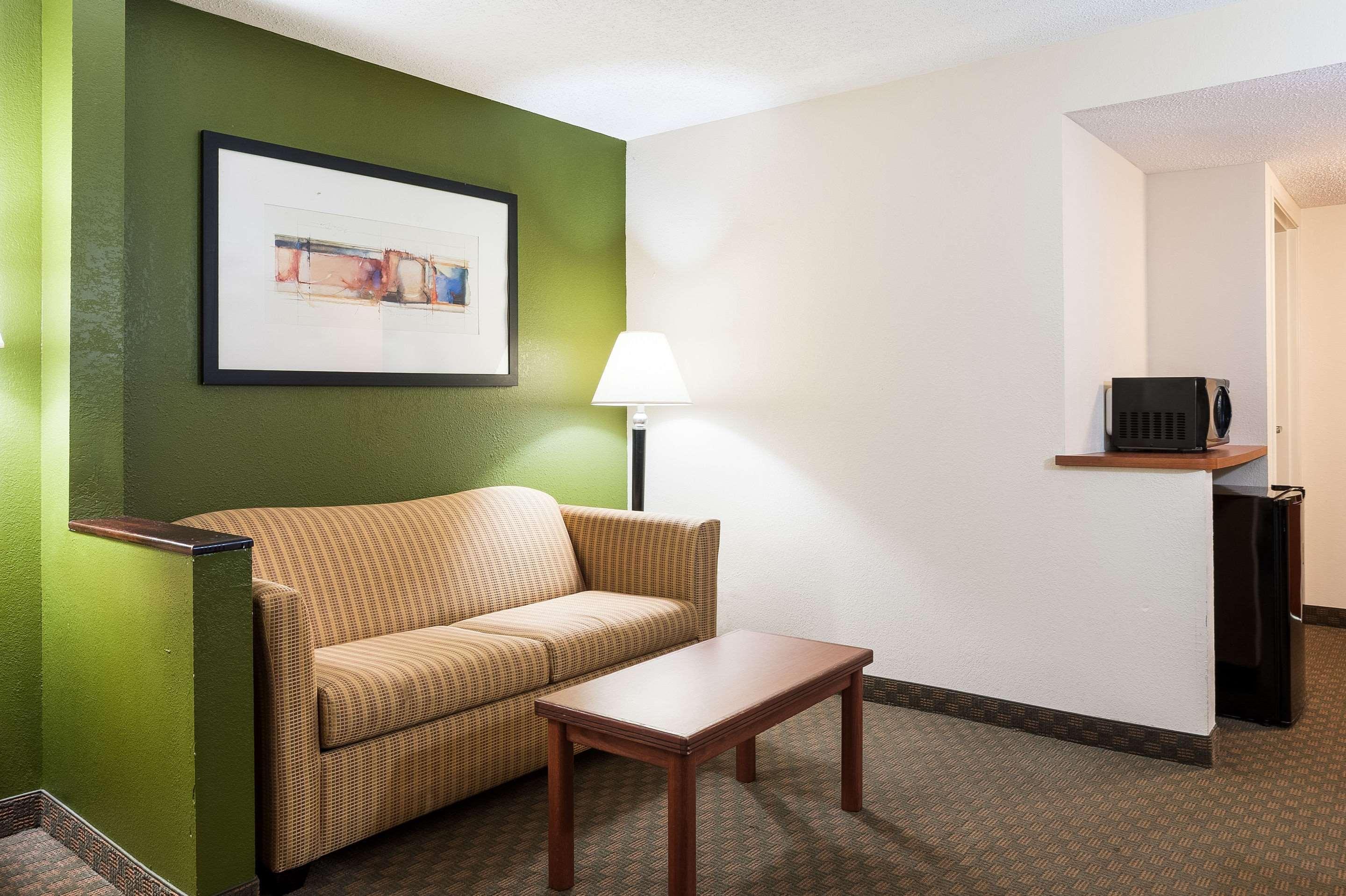 Quality & Charles South 3* Lake Charles
