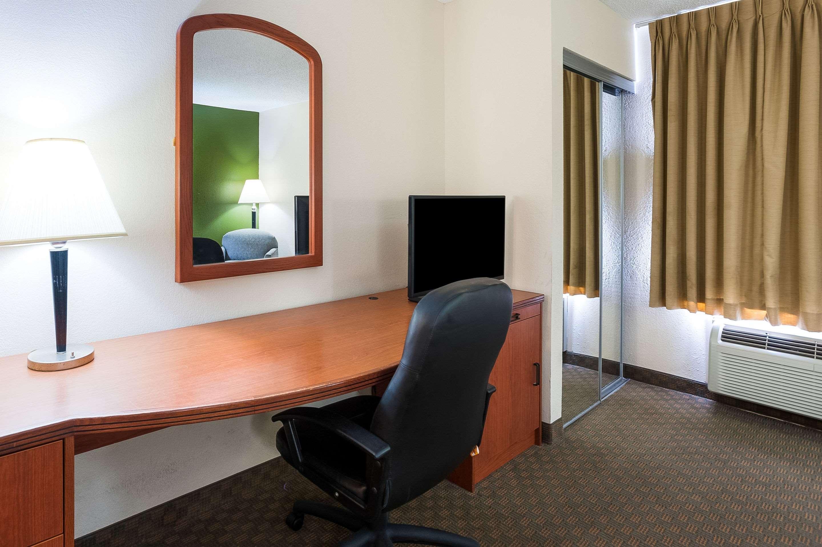 Quality & Charles South Hotel