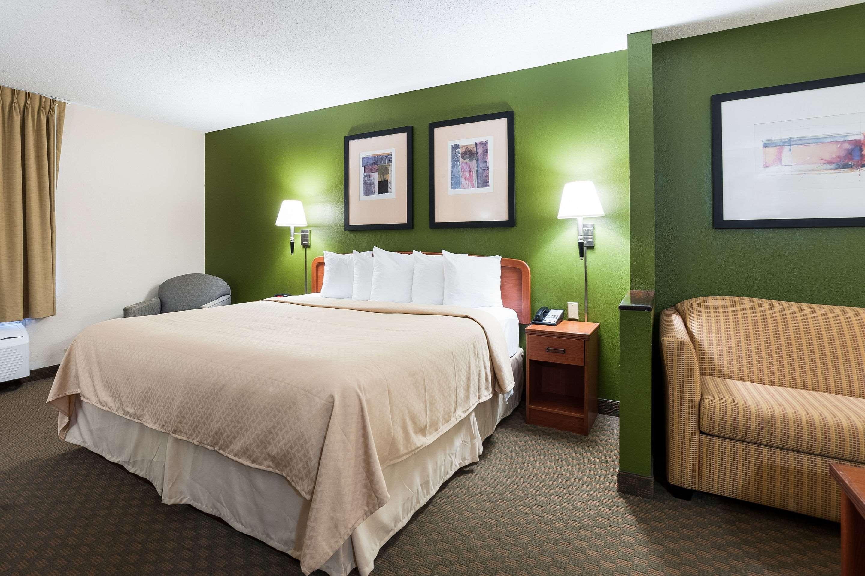 Quality & Charles South Hotel