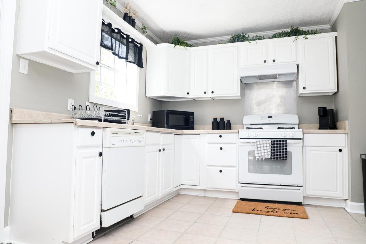 Luxurious 5 Bedroom Home! Great Location!