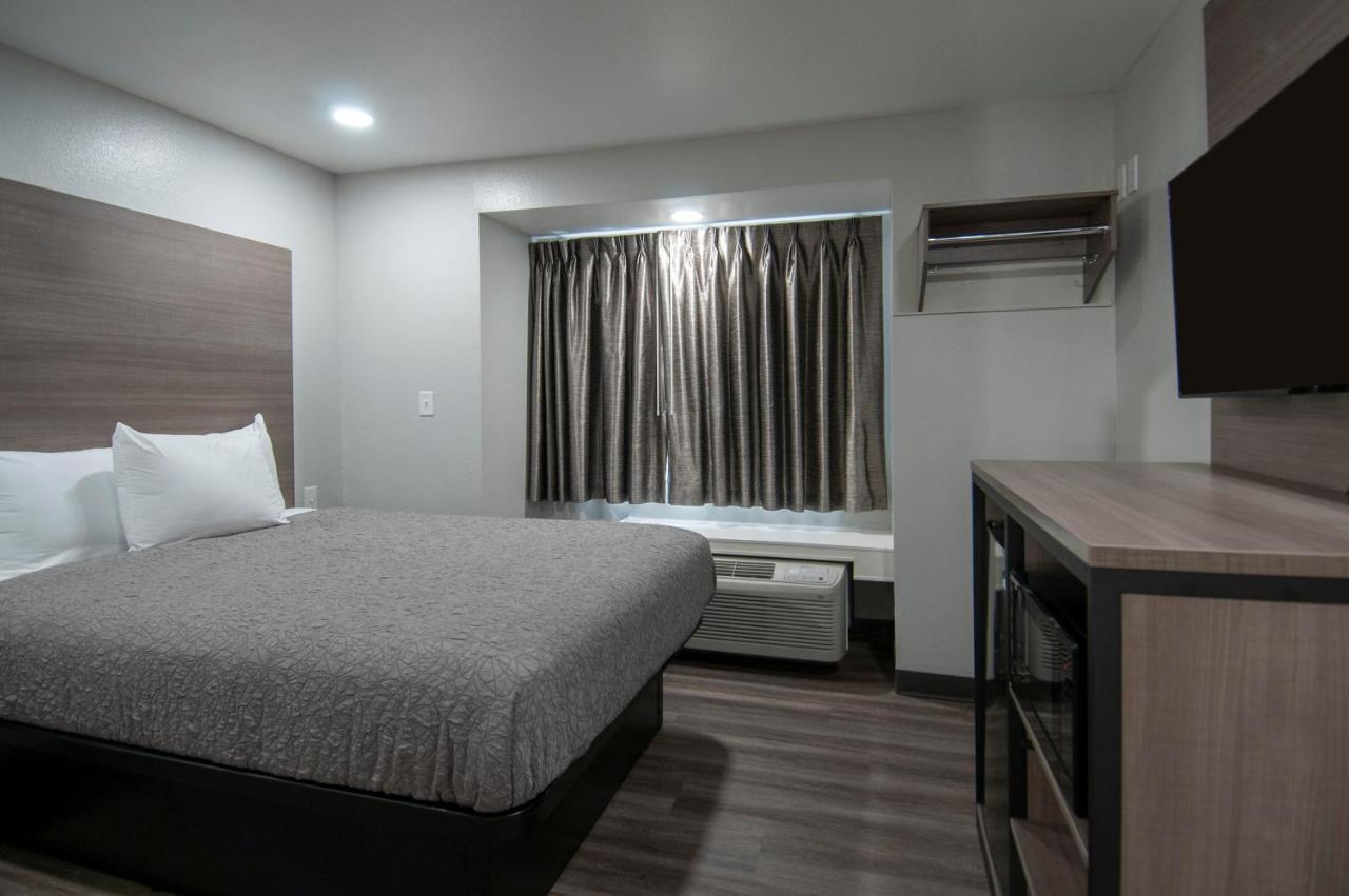 Americas Value And Charles Hotel