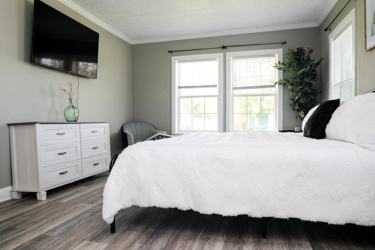 Luxurious 5 Bedroom Home! Great Location! Holiday home Lake Charles
