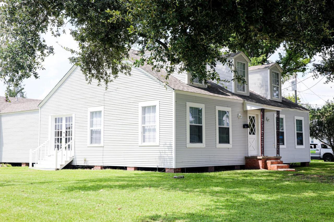 Luxurious 5 Bedroom Home! Great Location! Holiday home *