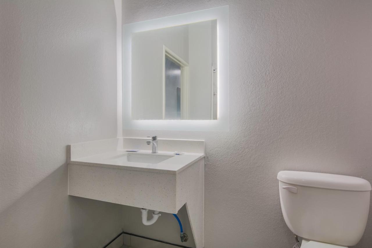 Americas Value And Charles Hotel Lake Charles