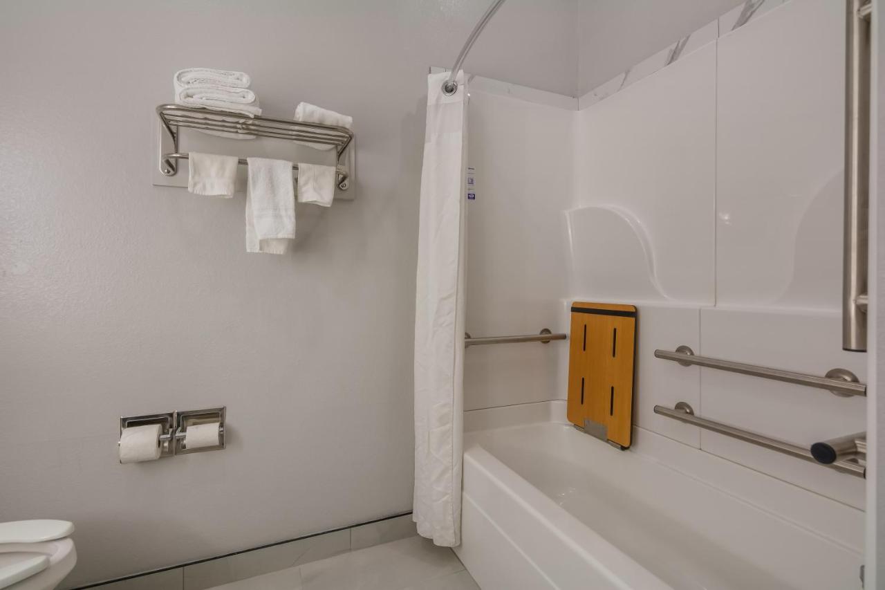 Hotel Americas Value And Charles Lake Charles