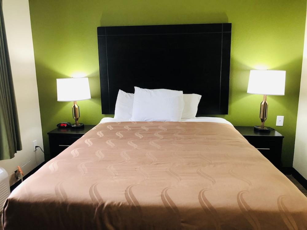Quality & Charles South Hotel 3*