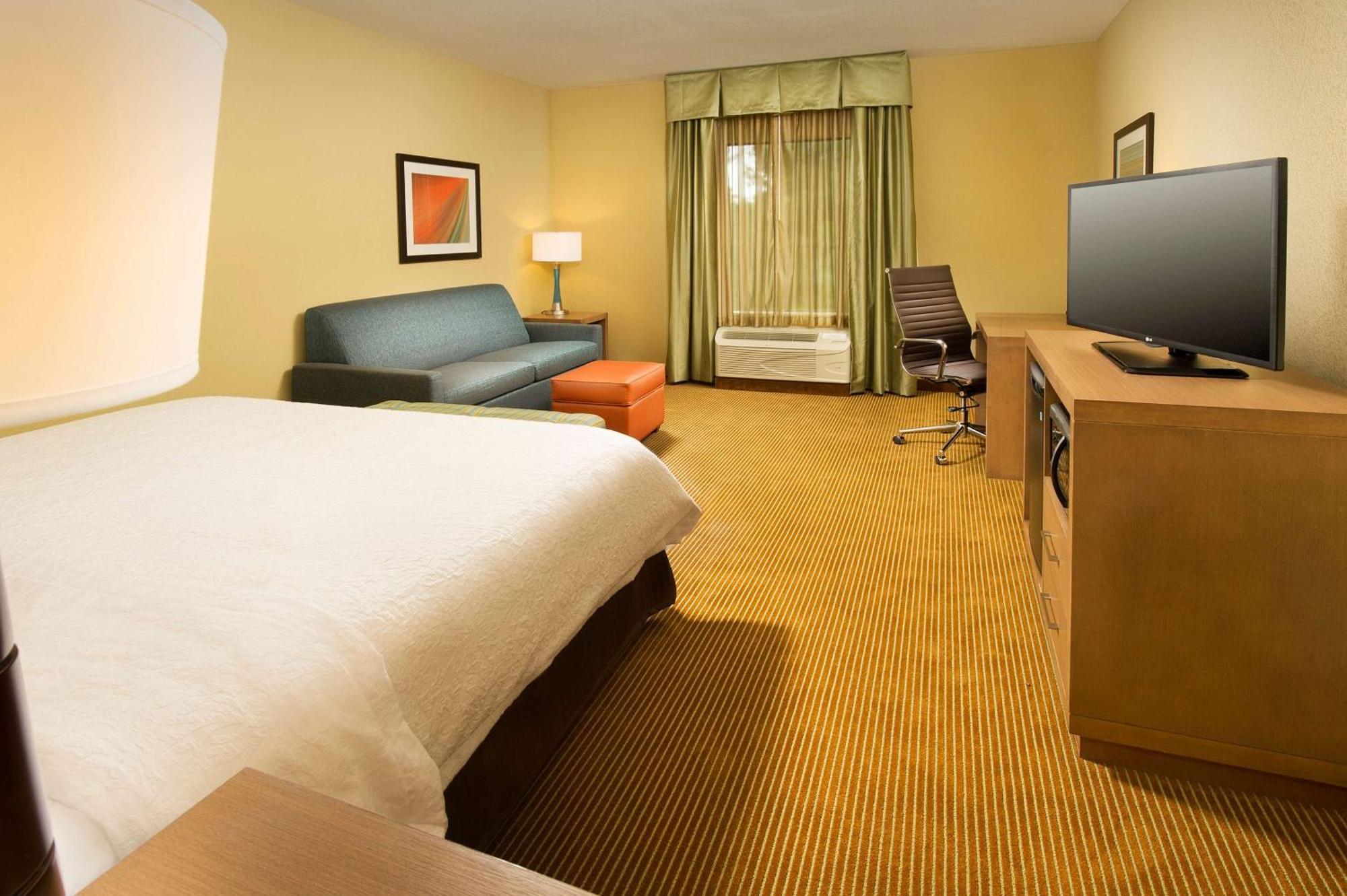 Hampton Charles Inn 3*