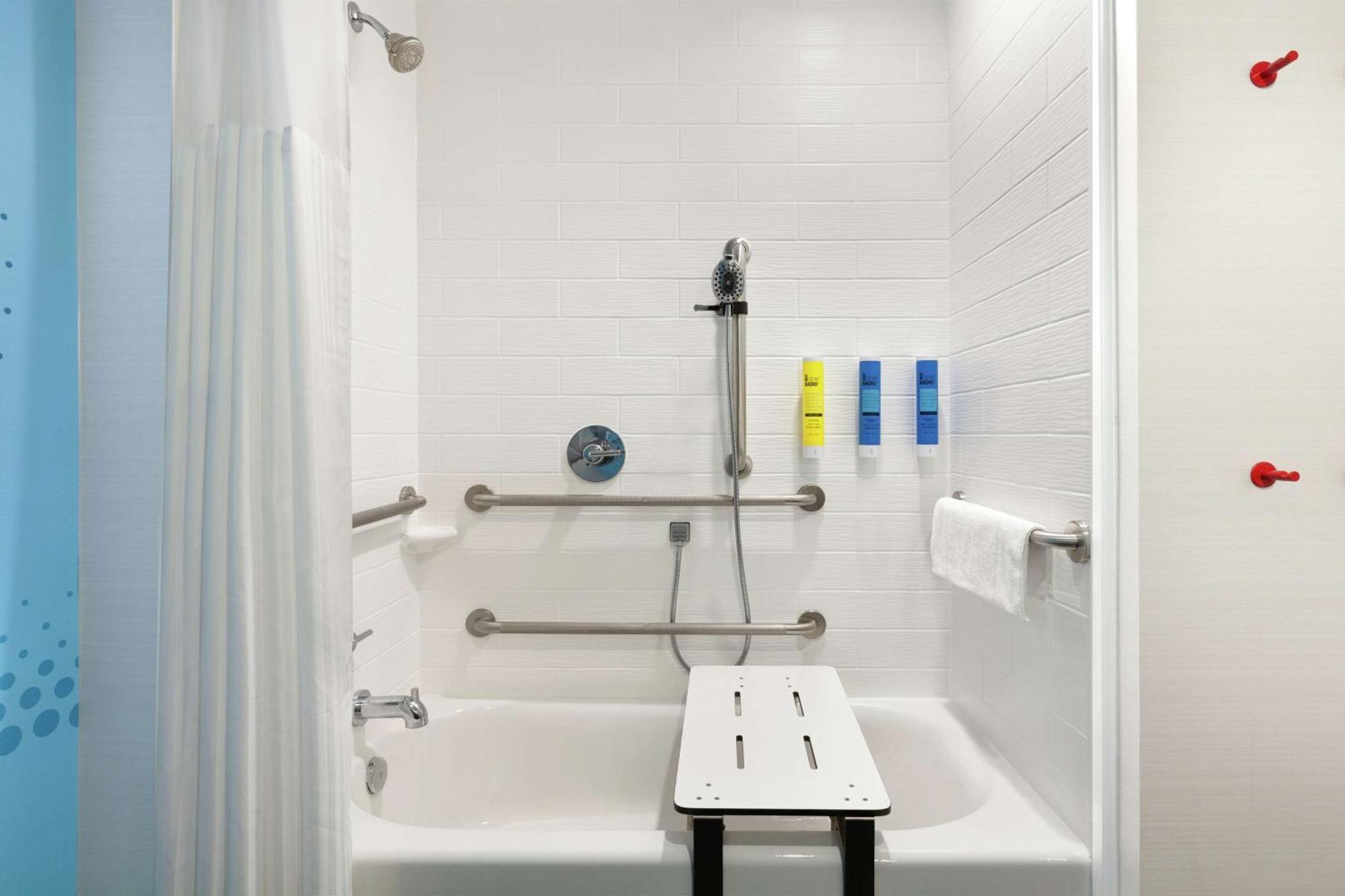 Tru By Hilton Charles Hotel 3*