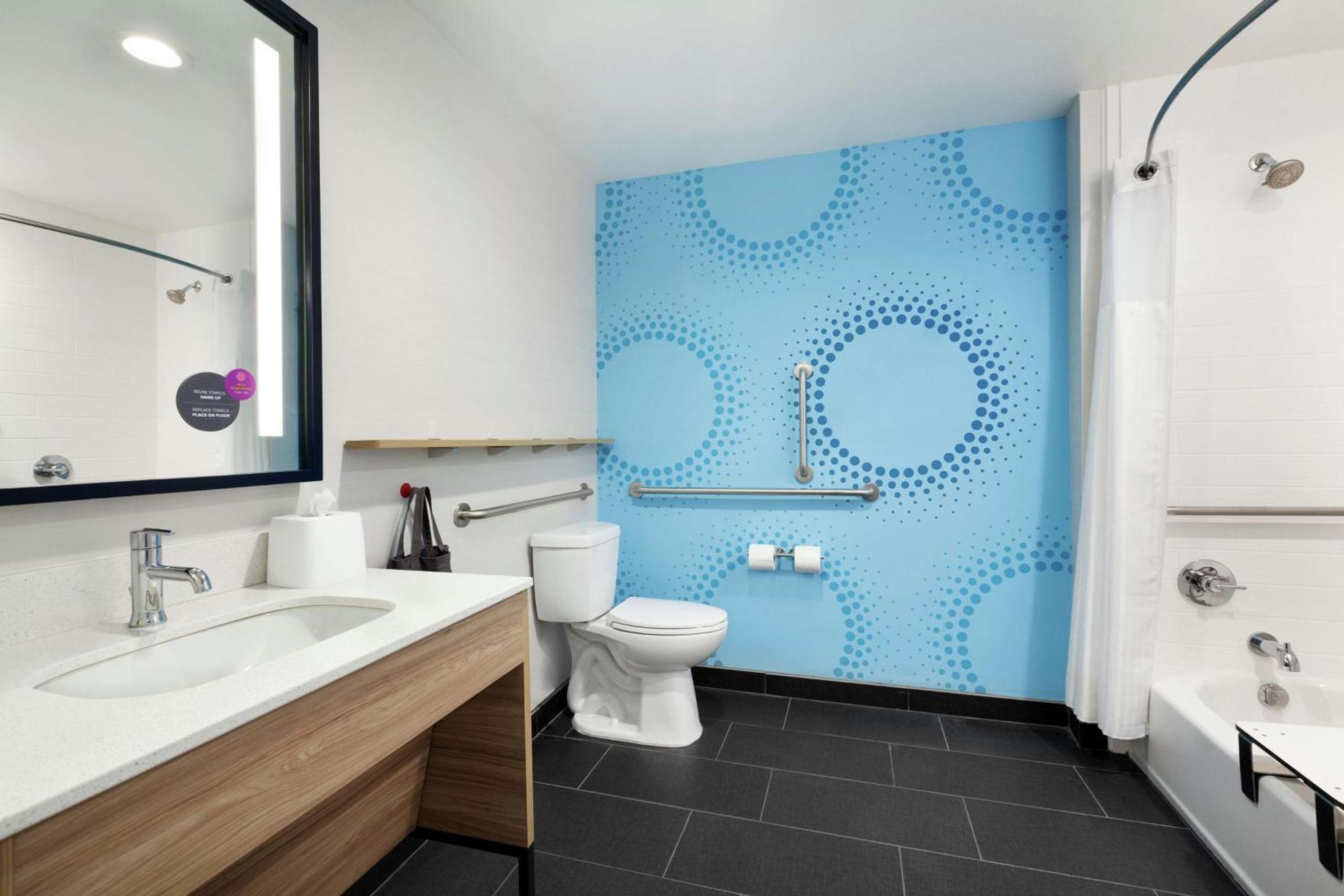 Hotel Tru By Hilton Charles 3*