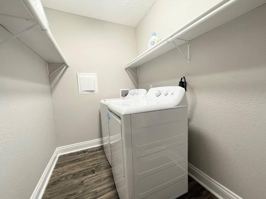 1 Bedroom Charles 25 * Lake Charles