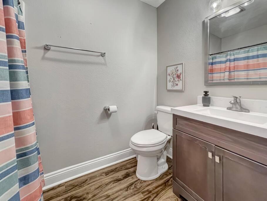 1 Bedroom Charles 25