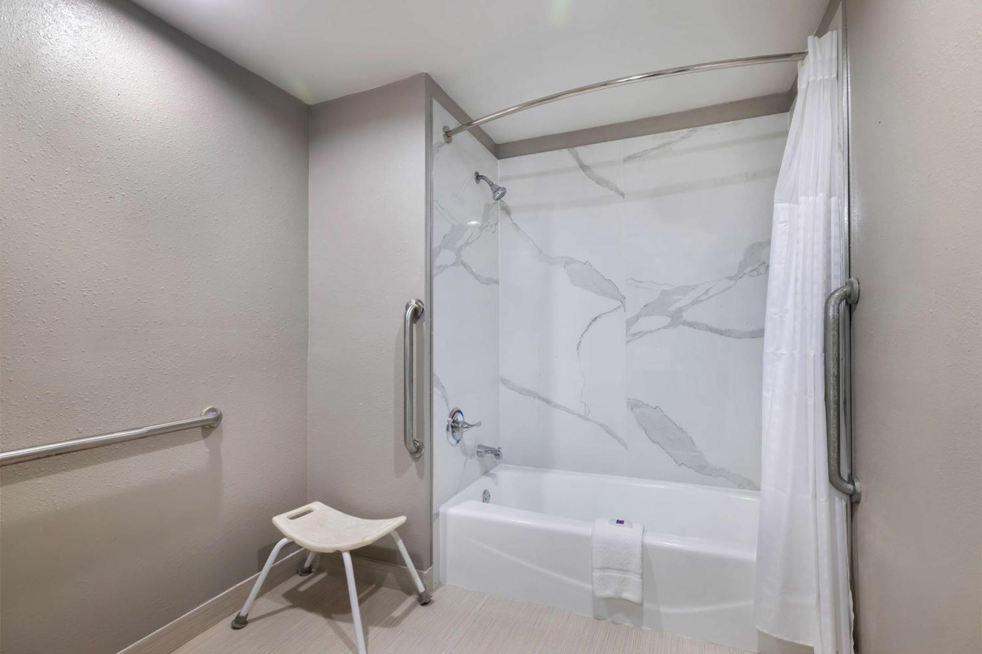 Hotel 6 Charles, La 2*
