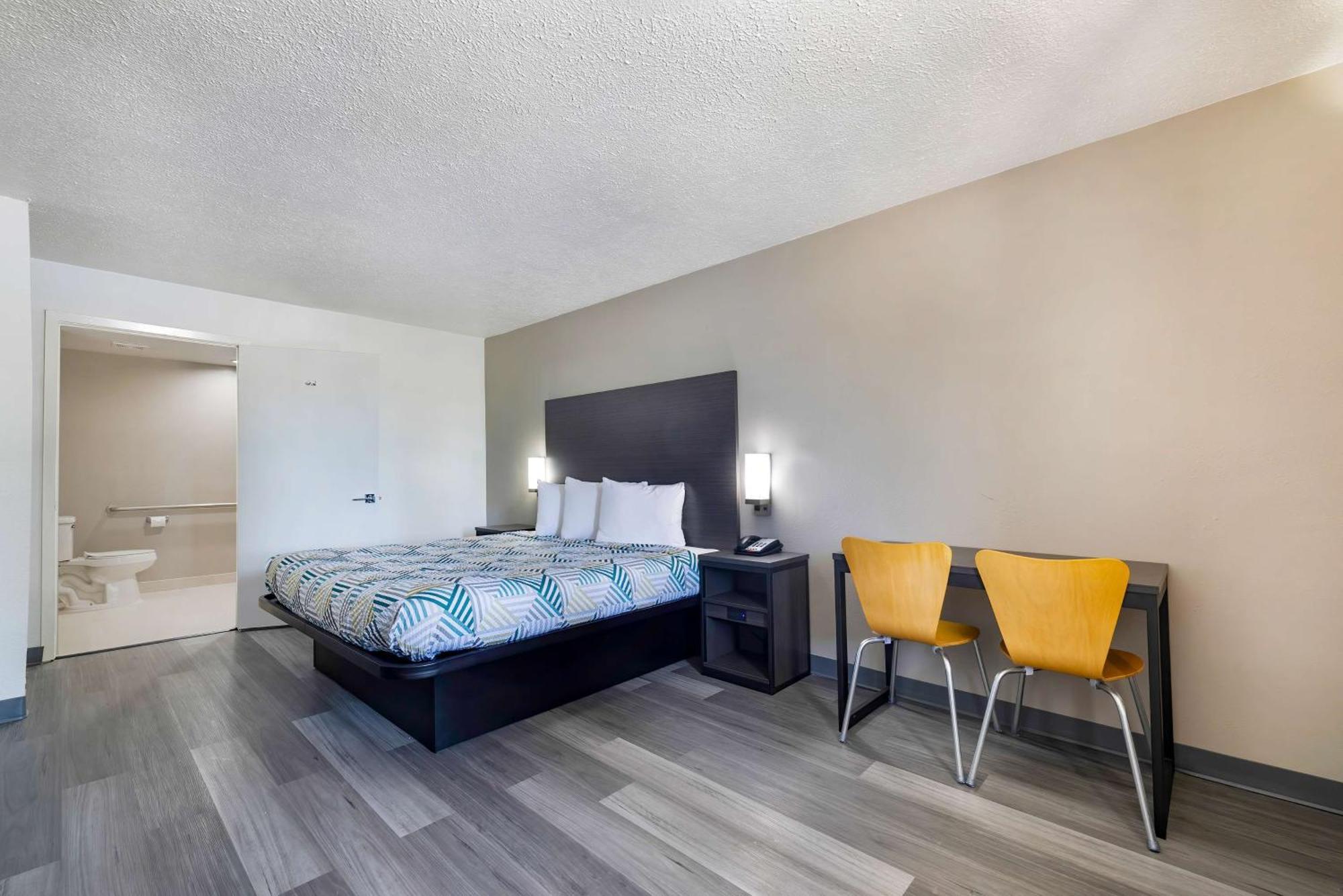 6 Charles, La Hotel 2*