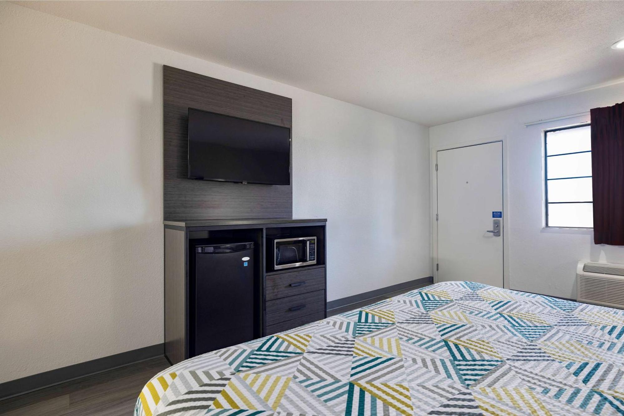6 Charles, La Hotel Lake Charles