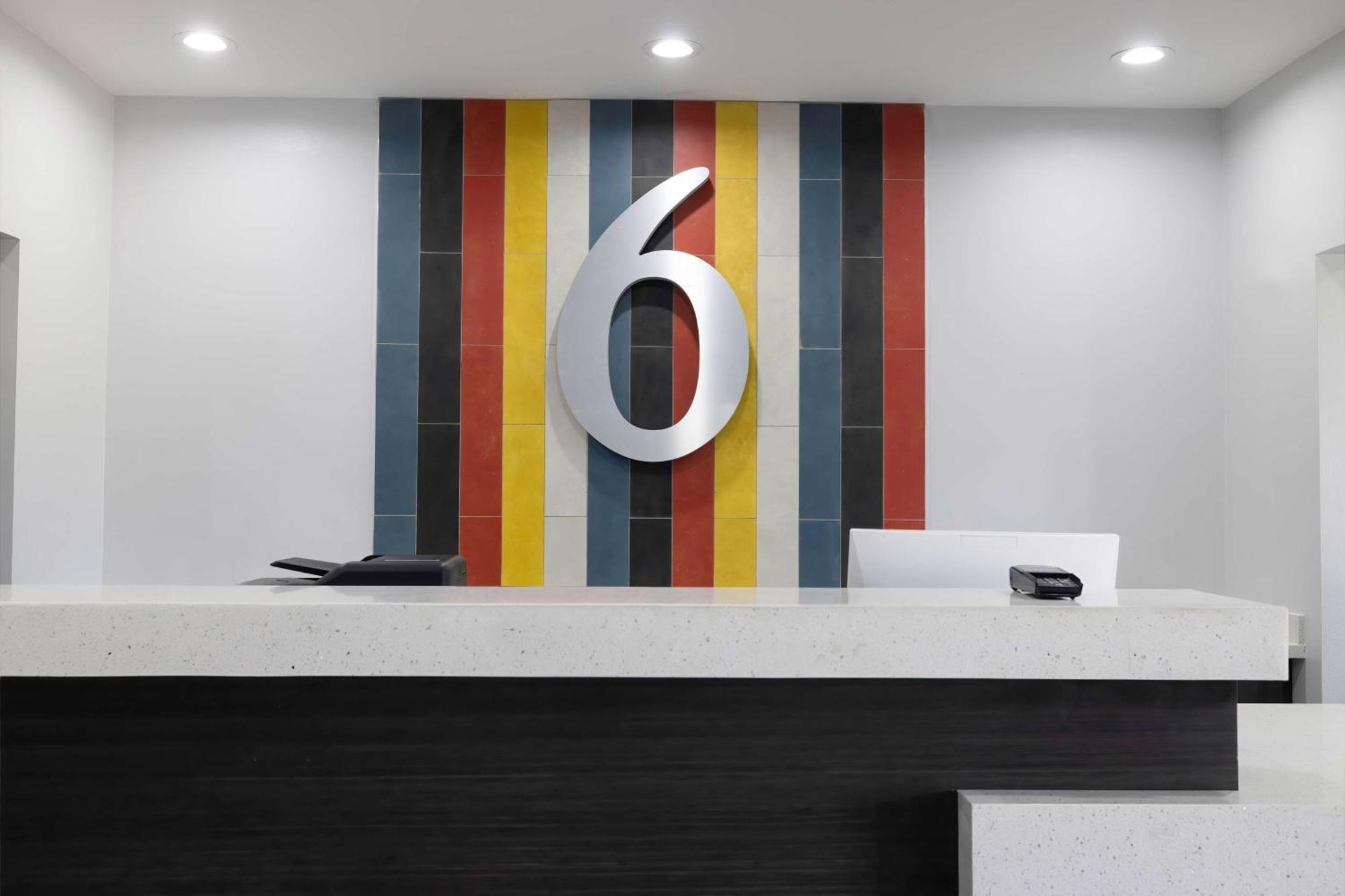 Hotel 6 Charles, La 2*