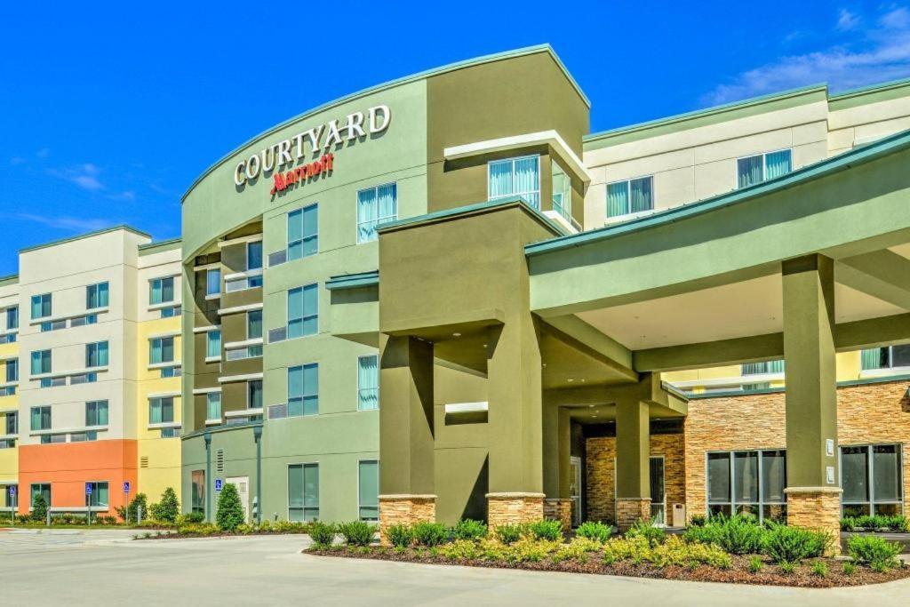 Courtyard Charles Hotel