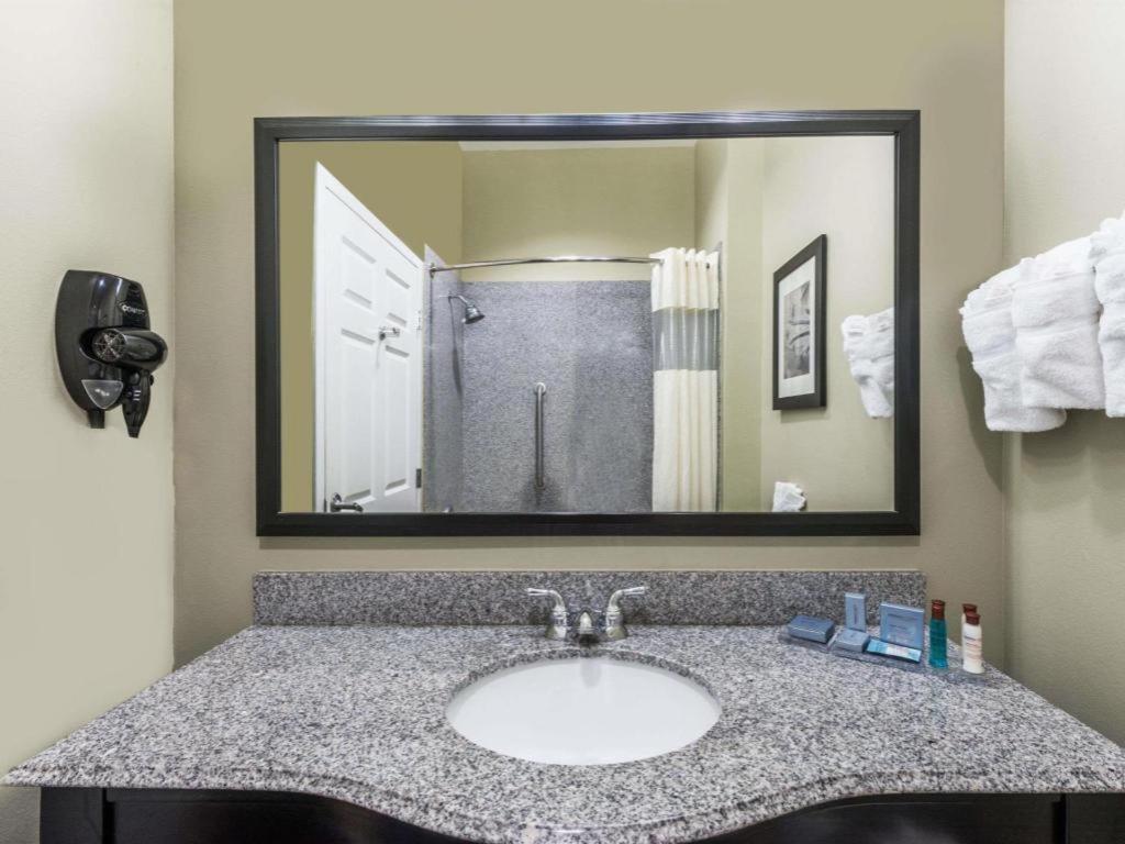 Wingate By Wyndham Charles Casino Area Hotel 2*