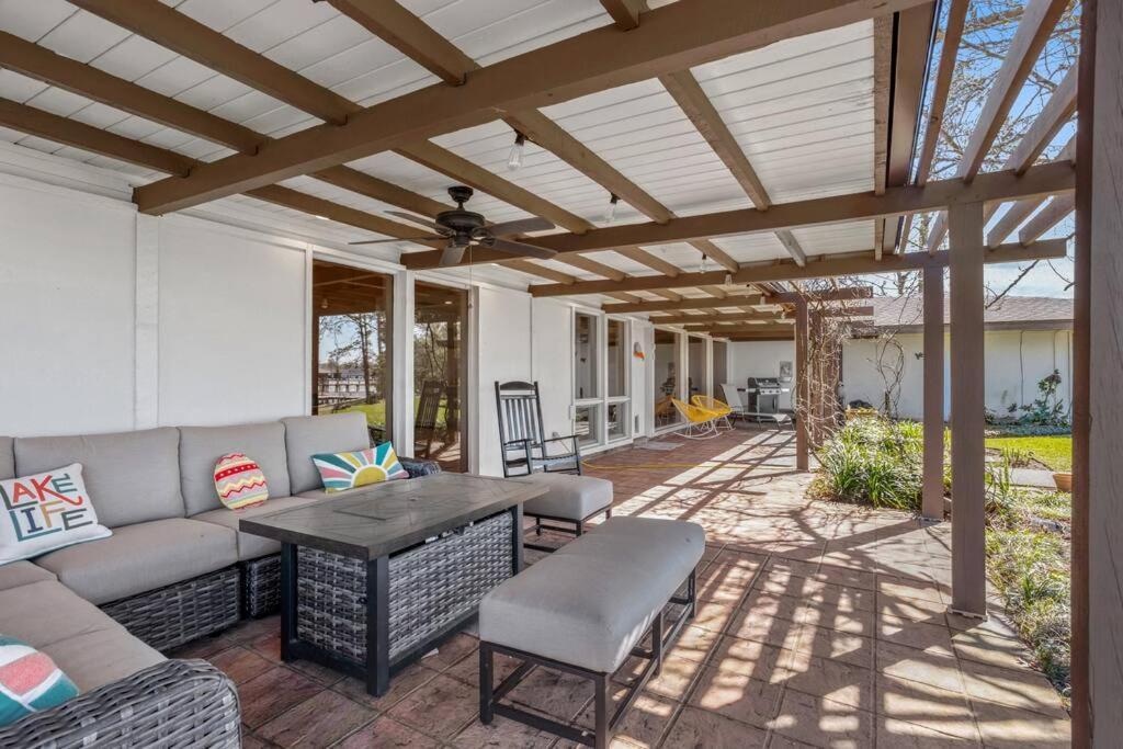 3 Bedroom House On The Lake Charles
