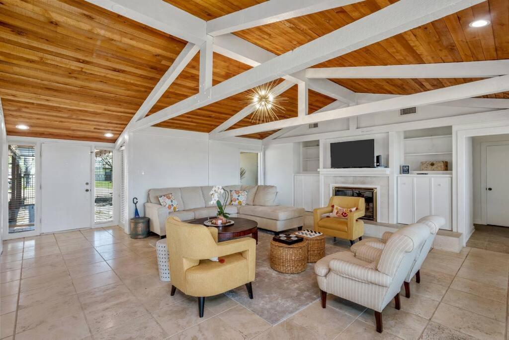 3 Bedroom House On The * Lake Charles