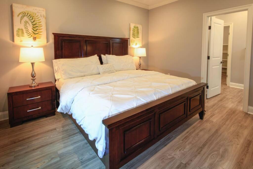 Luxury 2 Bedroom Townhouse #3 *