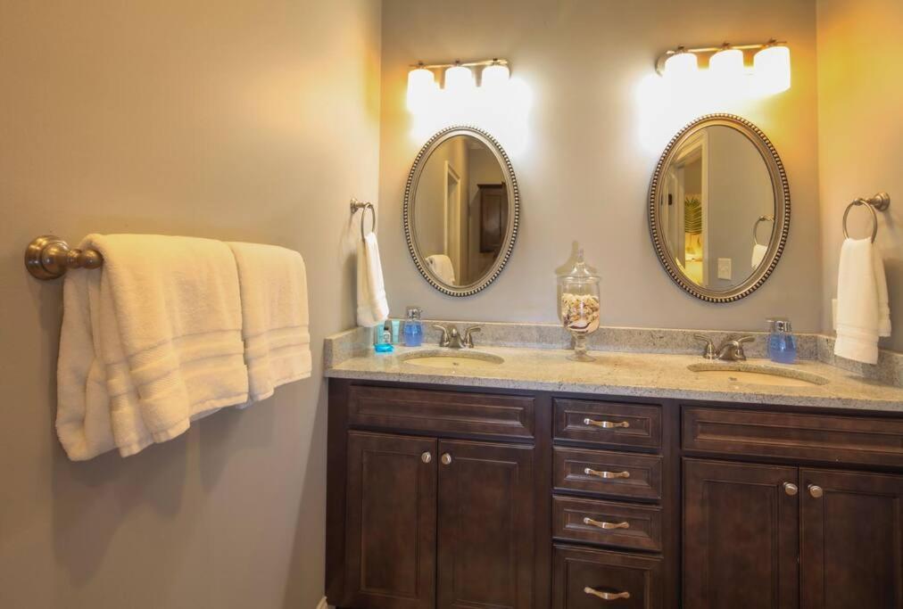 Luxury 2 Bedroom Townhouse #3 Holiday home