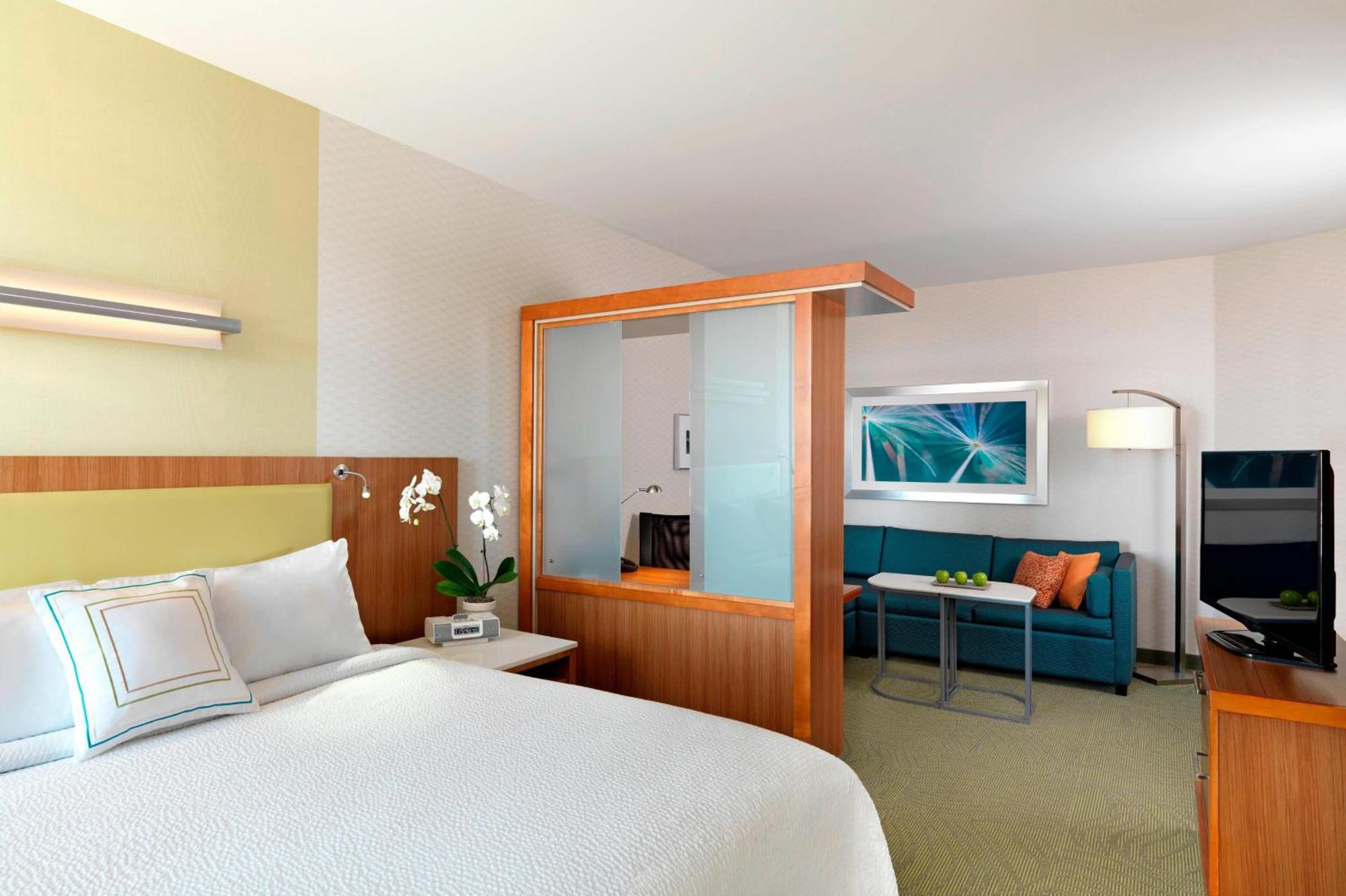Springhill By Marriott Charles Hotel