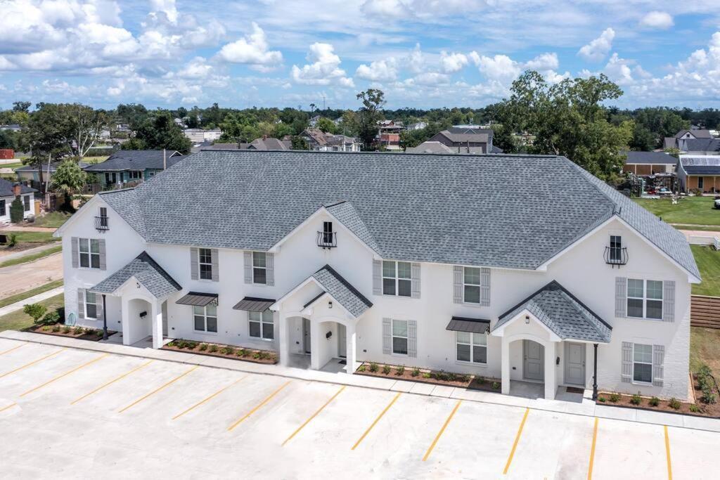 Holiday home Bright Townhouse Downtown Charles *