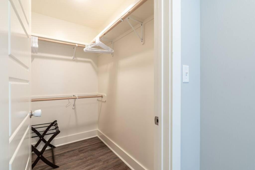 Bright Townhouse Downtown Charles *