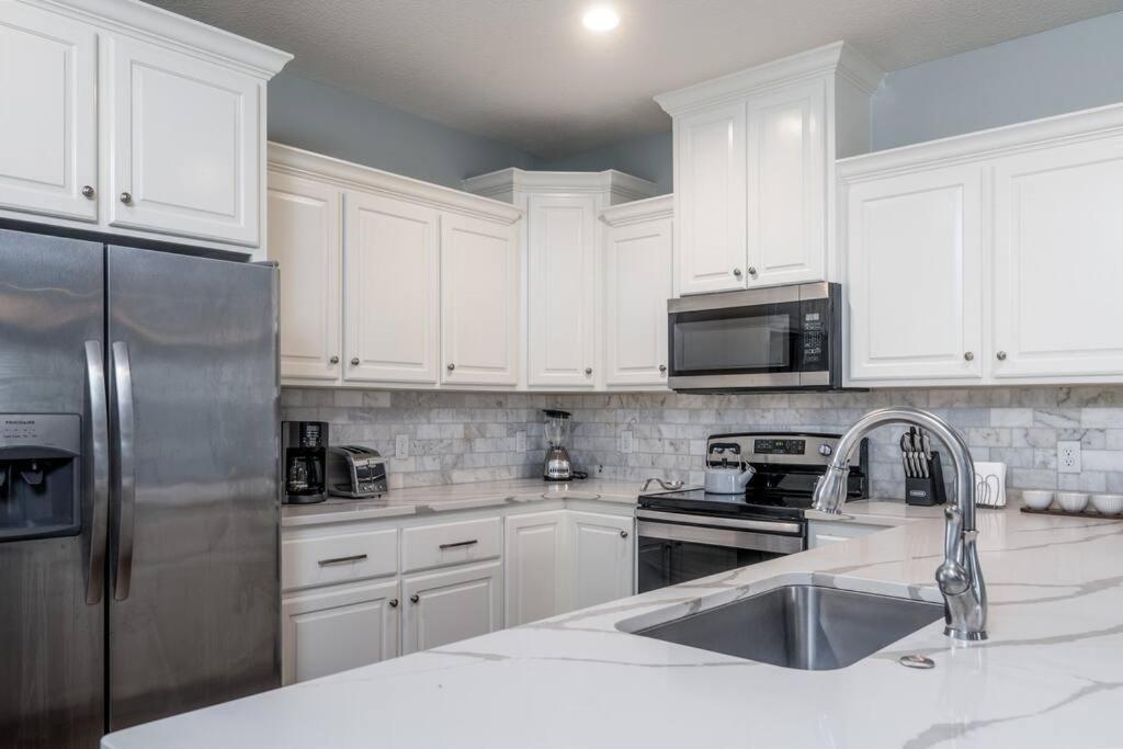 Bright Townhouse Downtown Charles Holiday home *