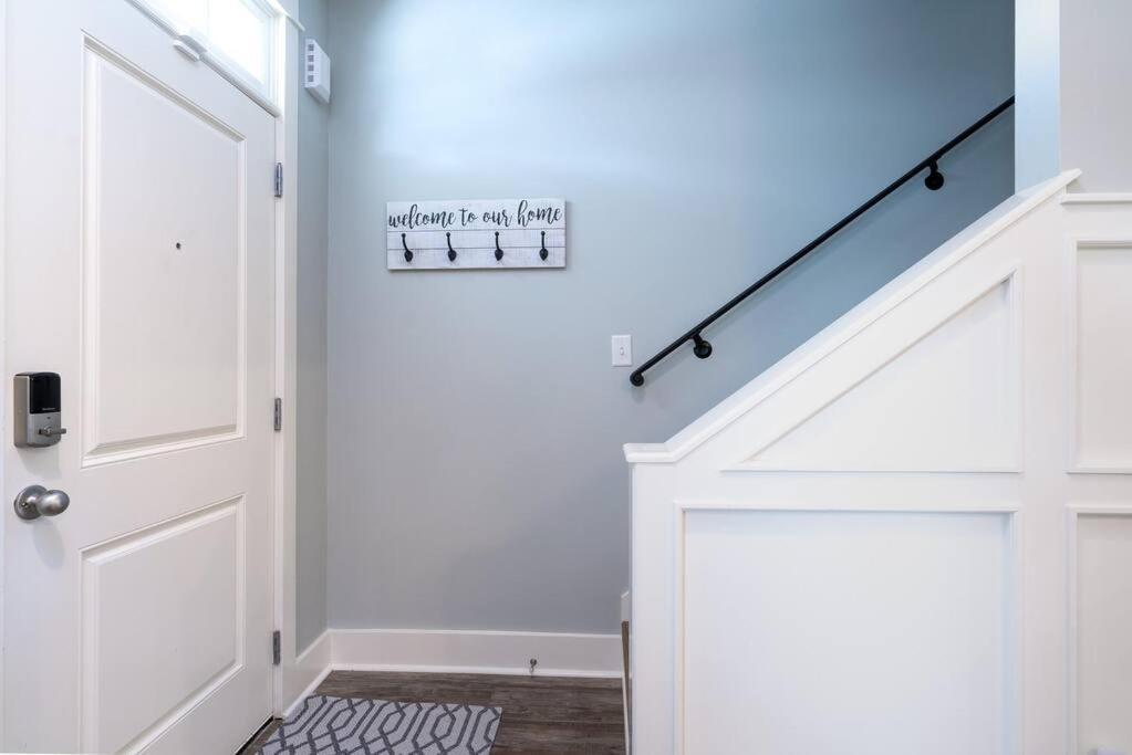 Bright Townhouse Downtown Charles * Lake Charles