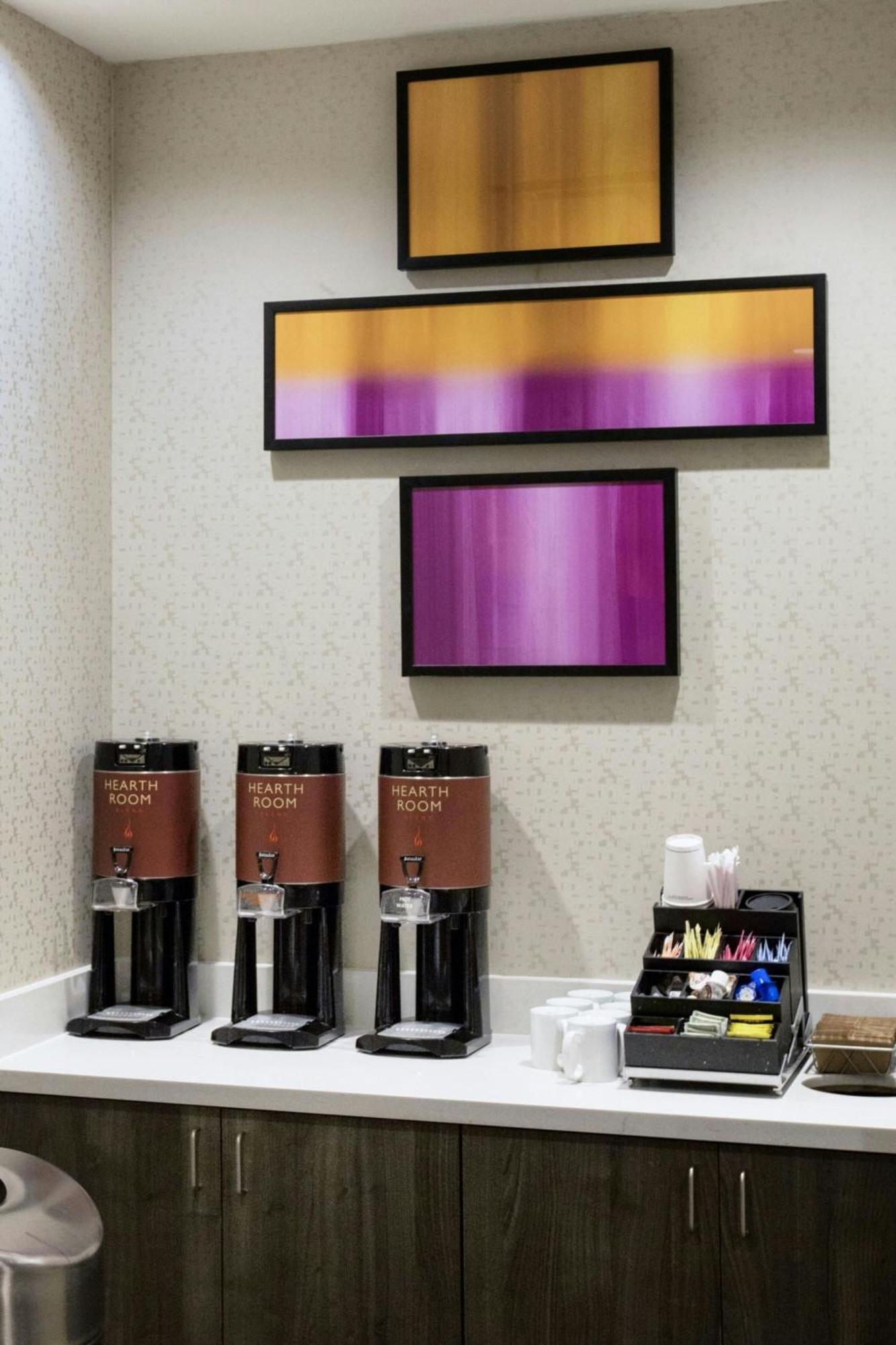 Hotel By Marriott Charles 3*