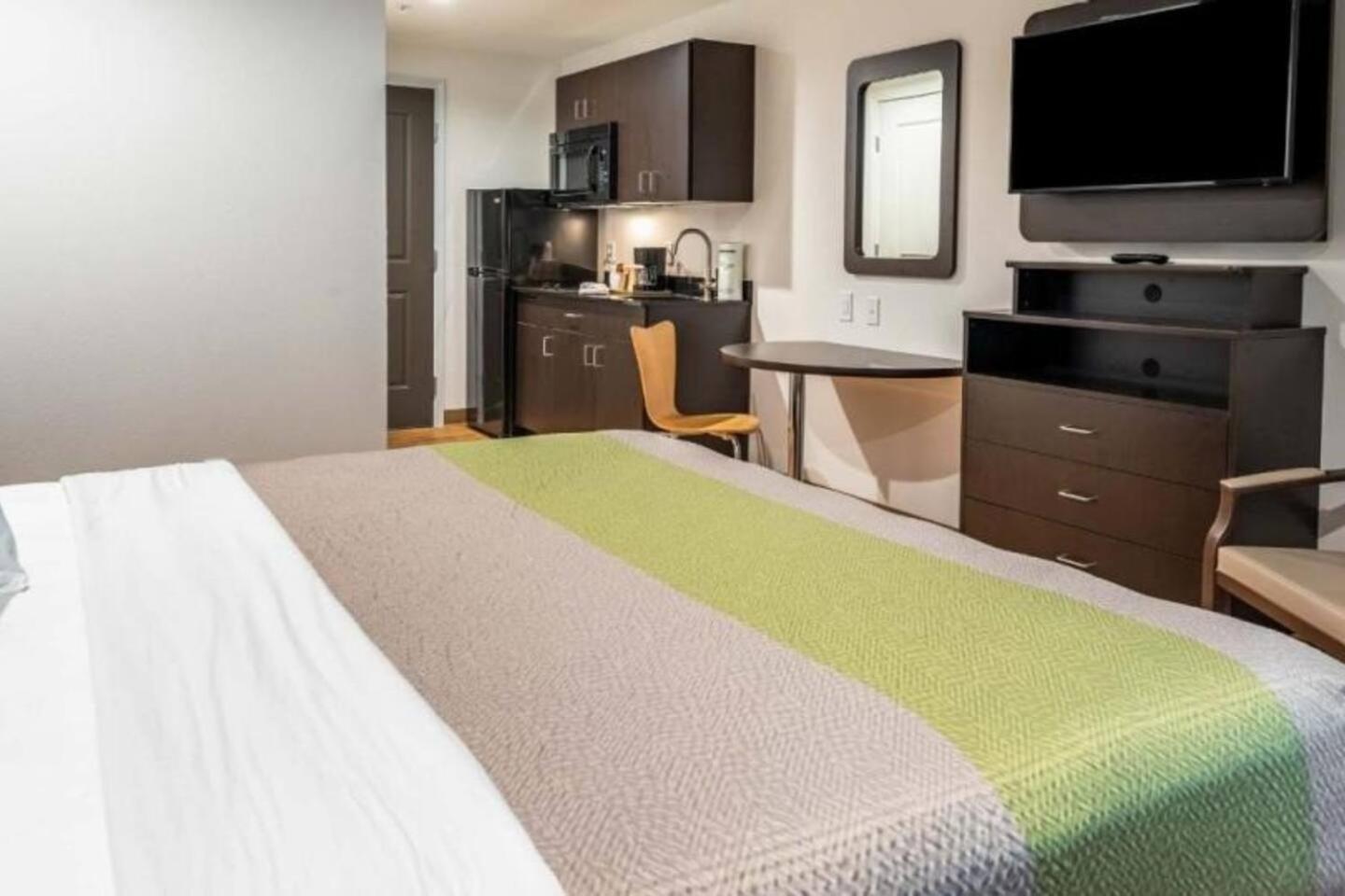 Apartment 494a Large With King Bed And Kitchenette *