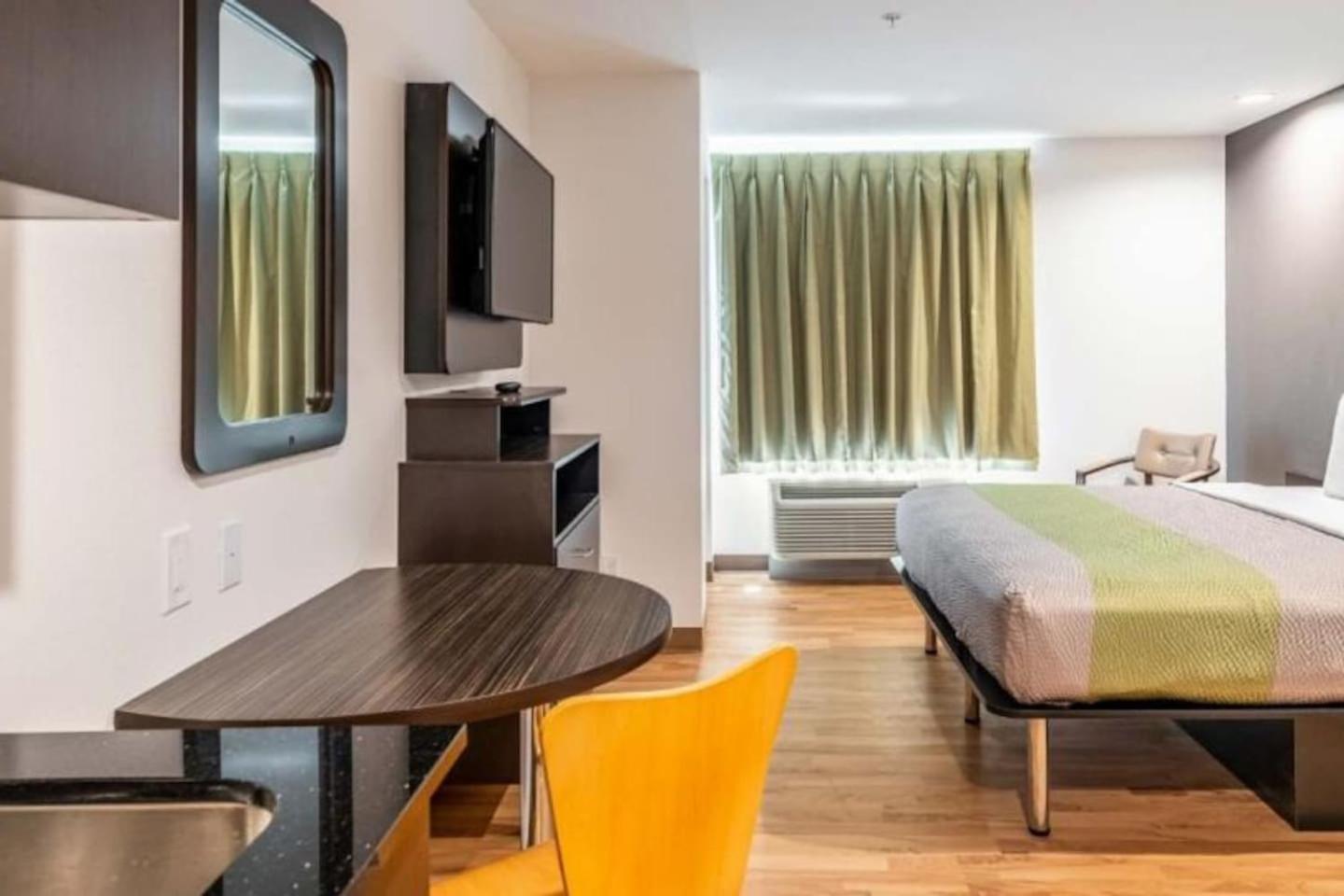494a Large With King Bed And Kitchenette Apartment *
