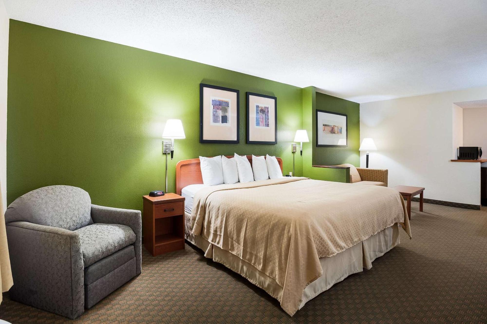 Quality & Charles South Hotel 3*