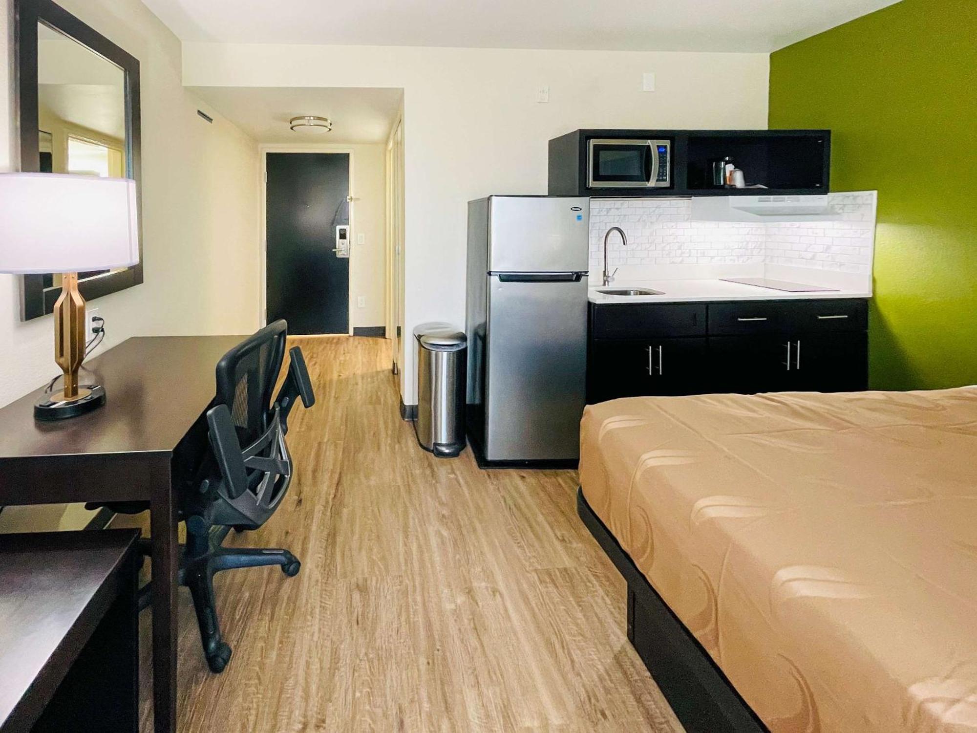 Quality & Charles South Hotel