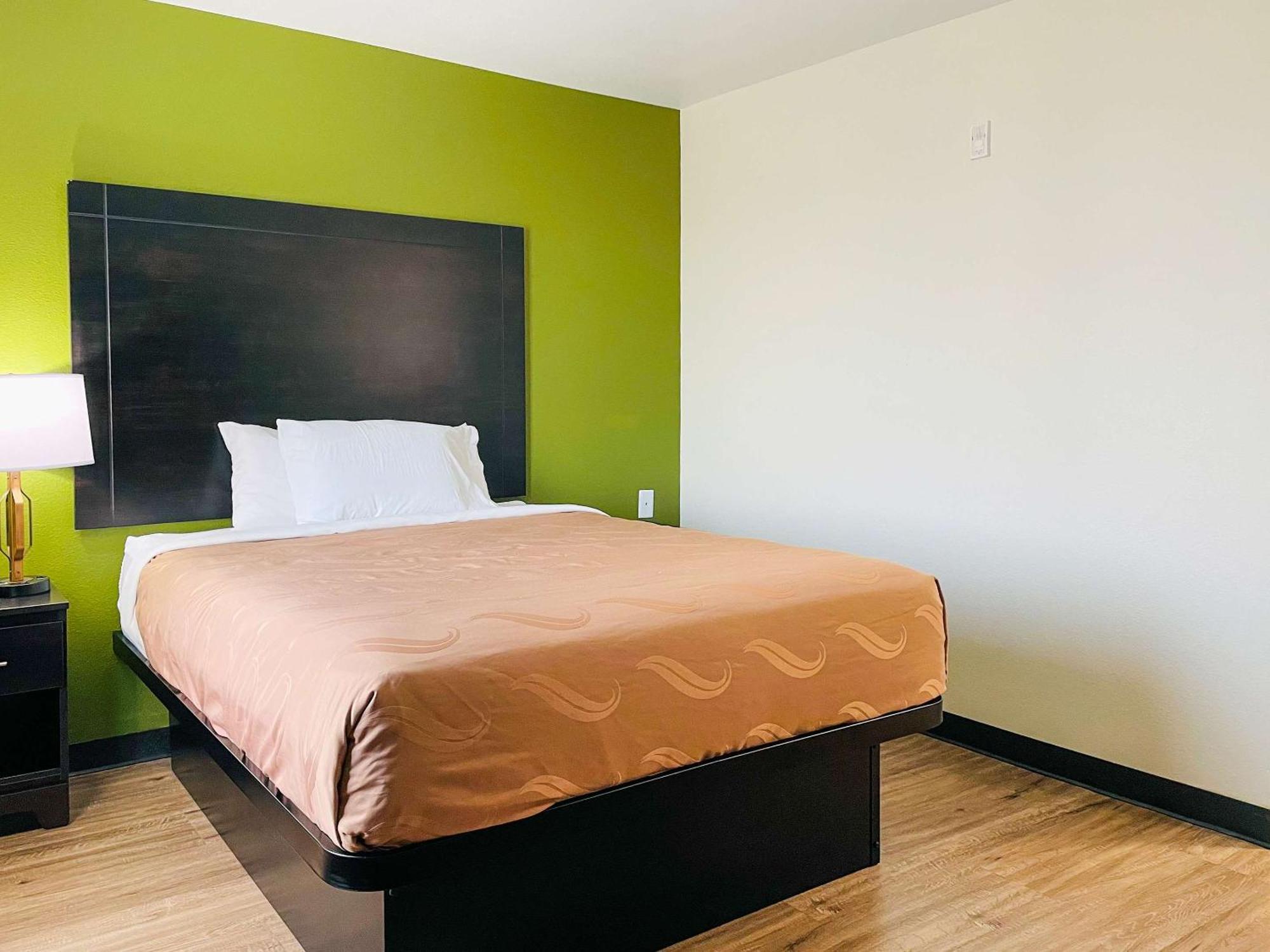 Hotel Quality & Charles South Lake Charles