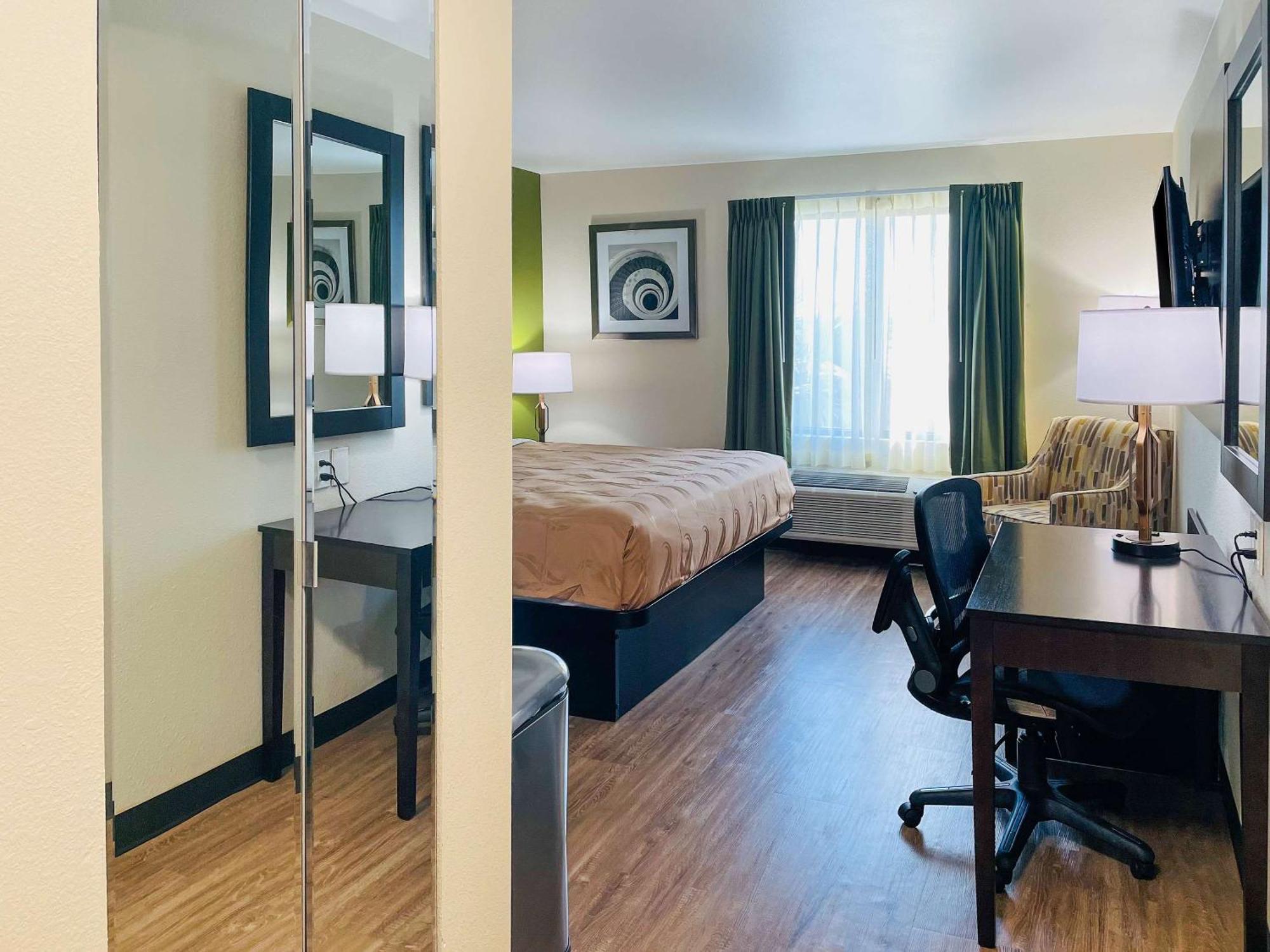 Hotel Quality & Charles South Lake Charles