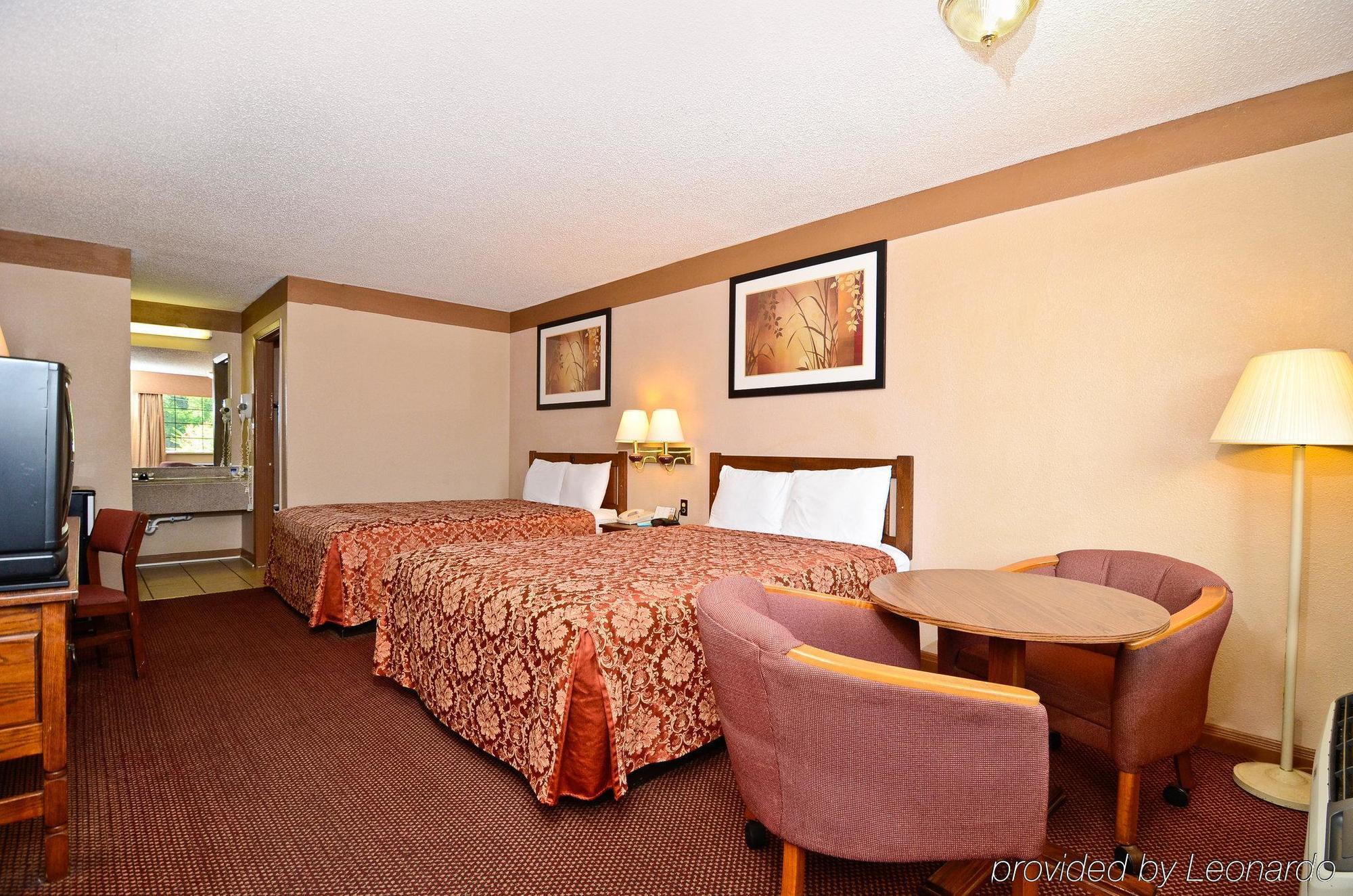 6 Charles, La Hotel