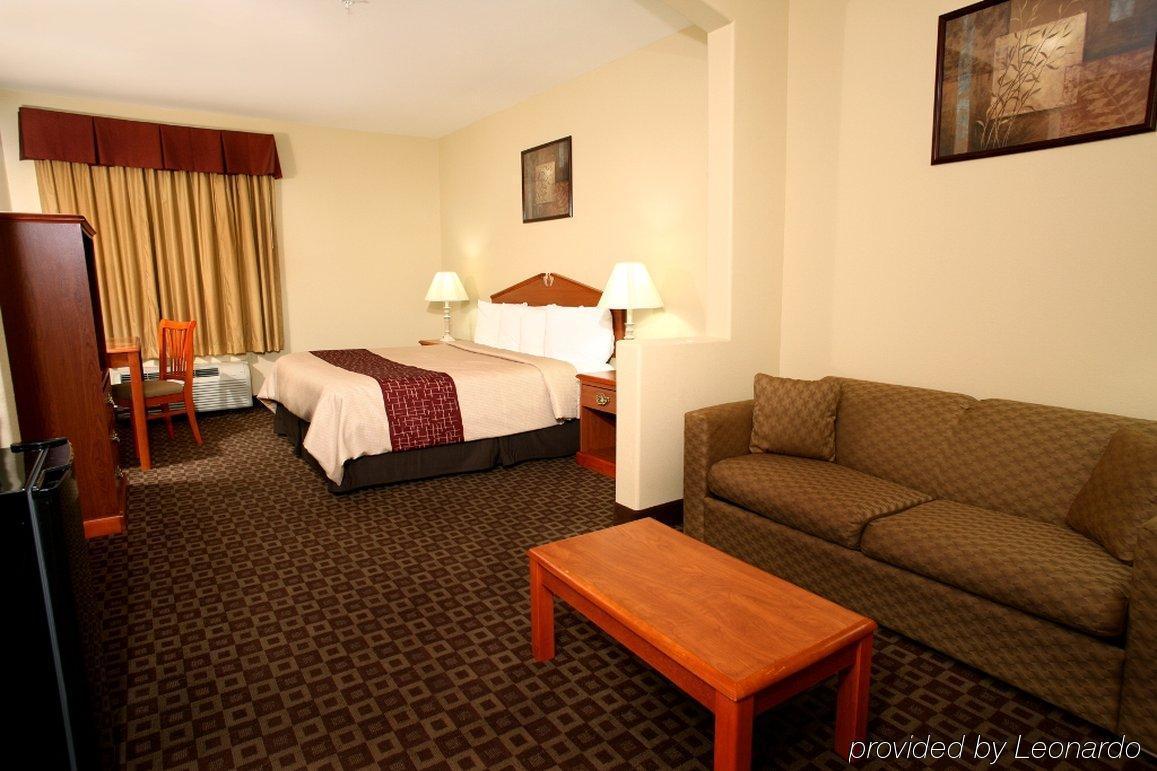 Red Roof & Charles 2* Lake Charles