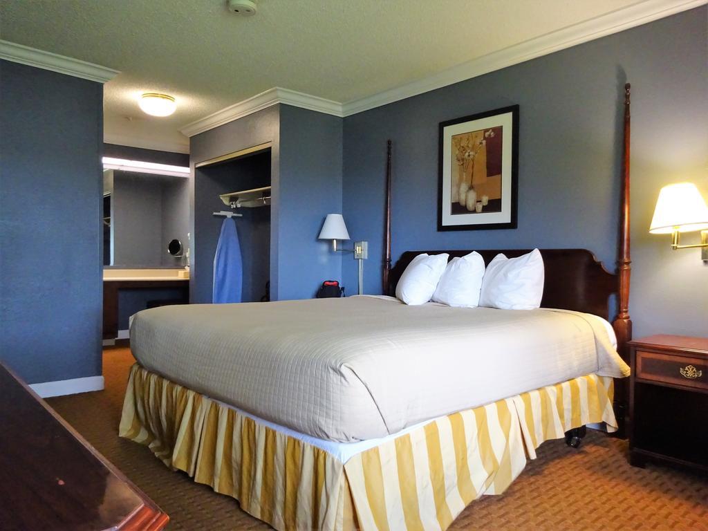 Richmond Hotel *