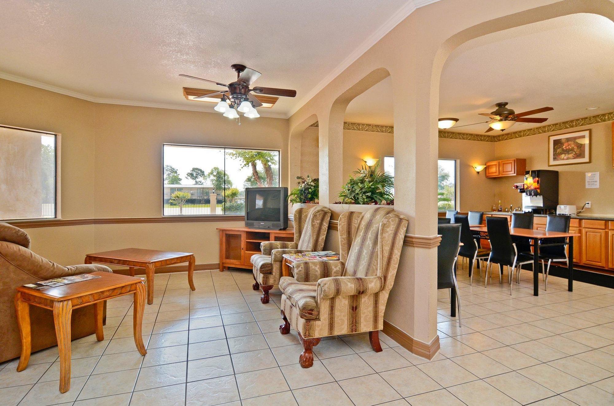 6 Charles, La Lake Charles