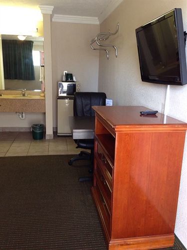 Motel Deluxe *